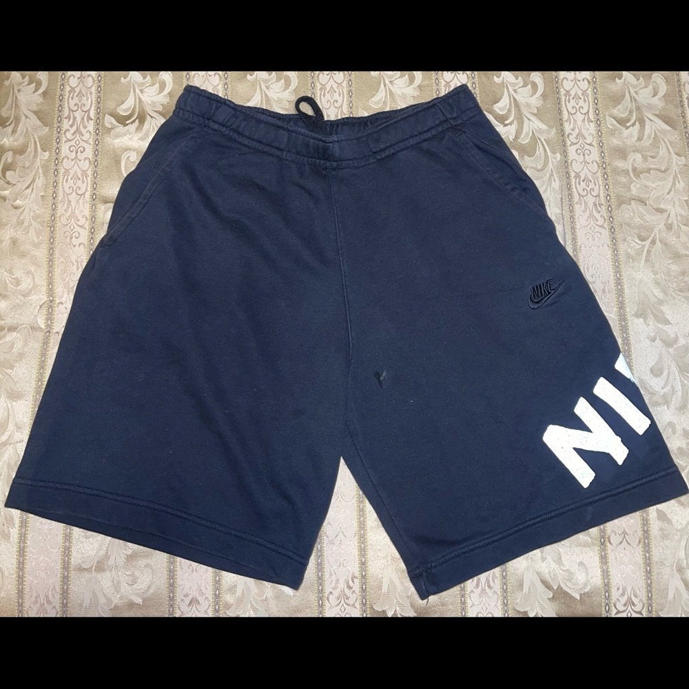 Black Nike shorts